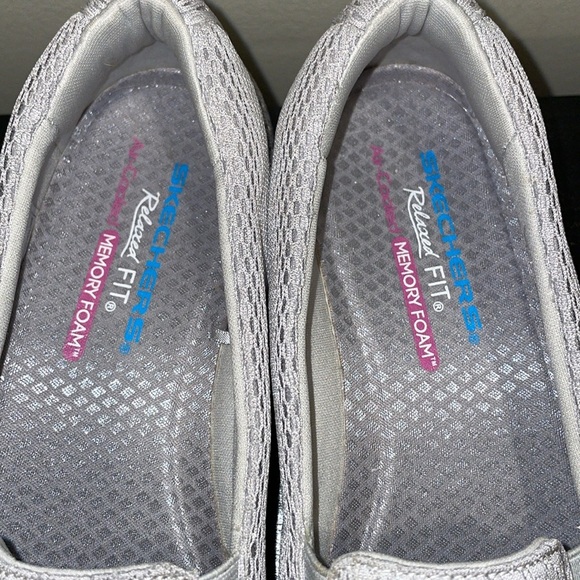 SKECHERS - WOMENS RELAXED FIT: REGGAE FEST - WILLOWS SLIP-ON SHOES.  SIZE. 9.5 - Picture 6 of 11